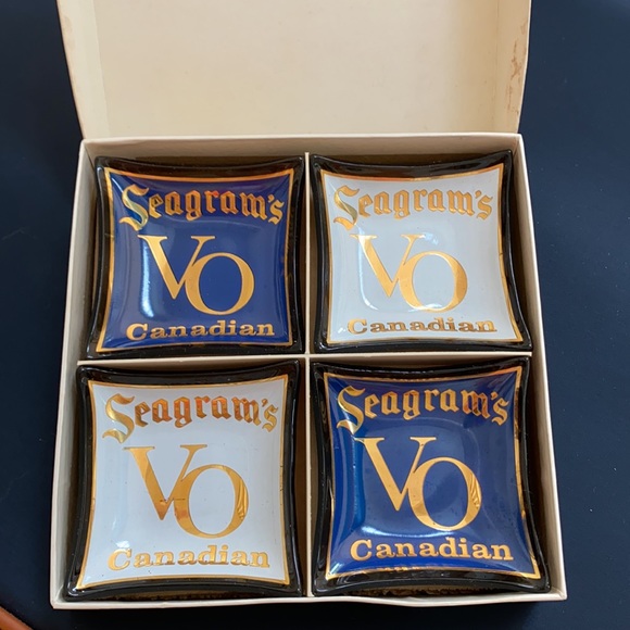 Vintage Seagram’s Canadian Whiskey cocktail dishes in original box. - Picture 2 of 9